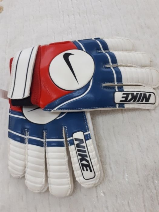 Вратарские перчатки