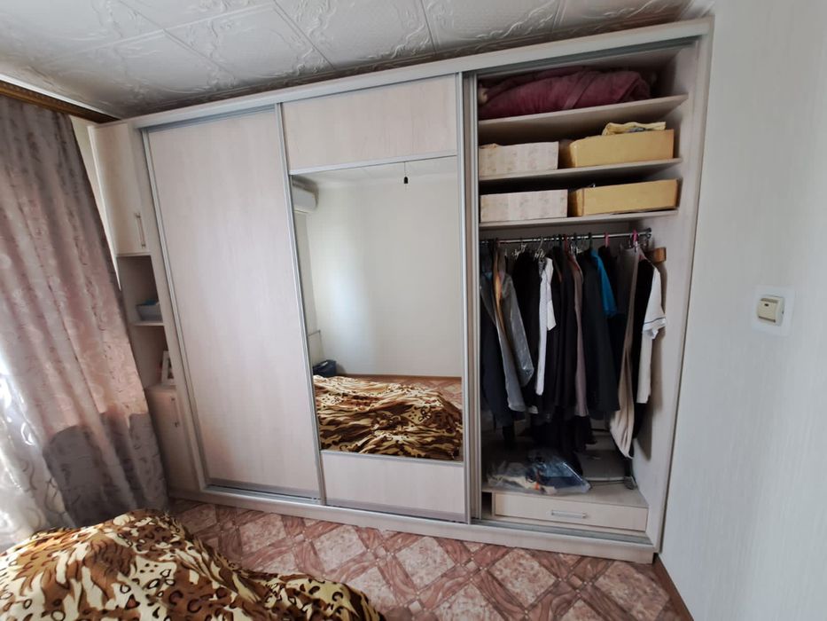 Спальный модный красивый вместительный шкаф