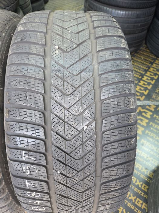 Set 4 anvelope SH iarna BMW X3 X4 Pirelli 245/45/20 cu 275/40/20 RFT