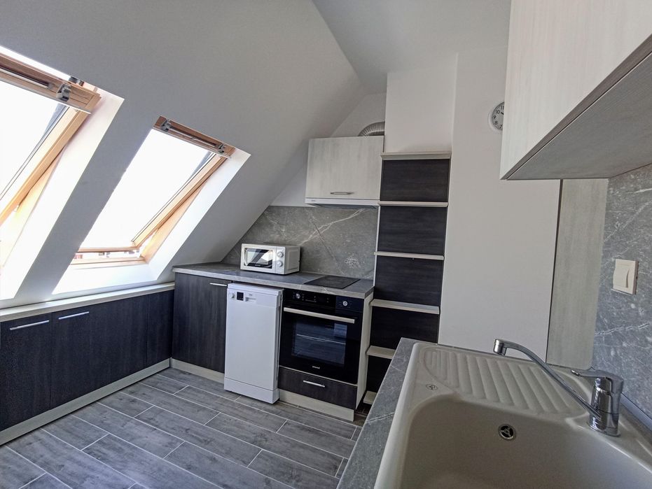 Дава се под наем Тристаен апартамент в Бургас, Възраждане - 100 кв.м за 561 € - Снимка #4