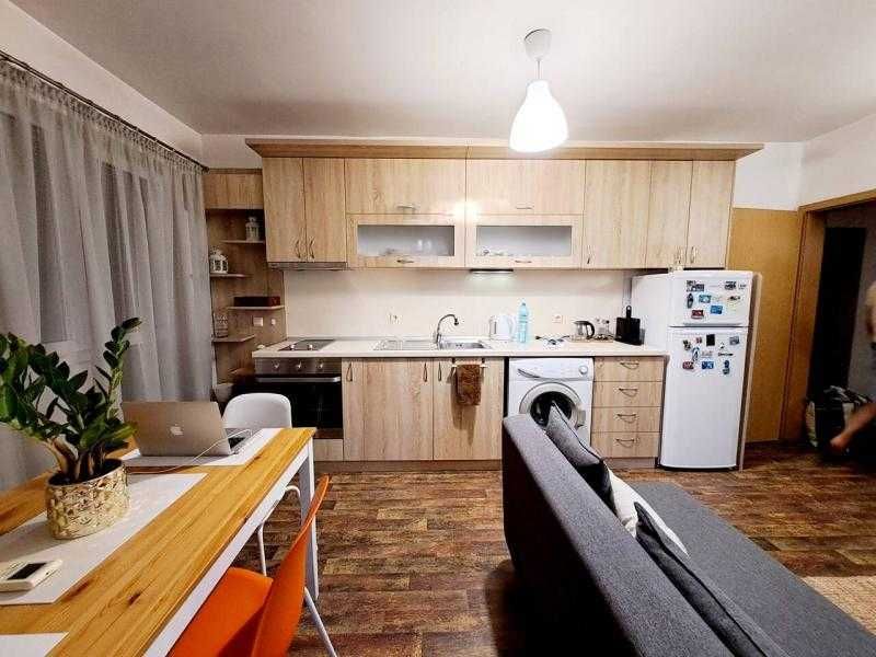 Двустаен обзаведен апартамент в Лазур