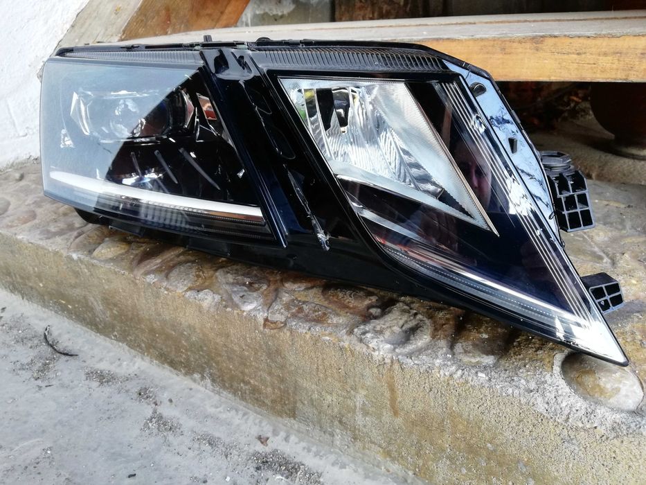 Фар Шкода Октавиа десен LED/Фар Skoda Octavia FULL LED