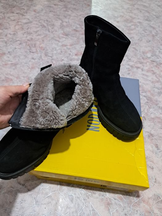 Продам зимнюю обувь