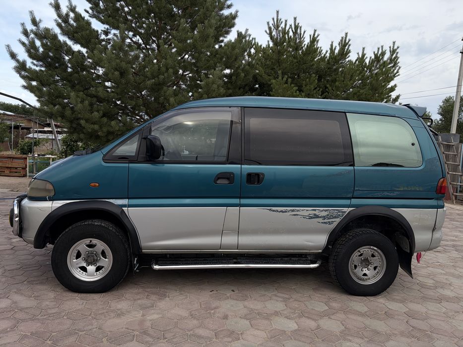 Продам машину Mitsubishi Delica
