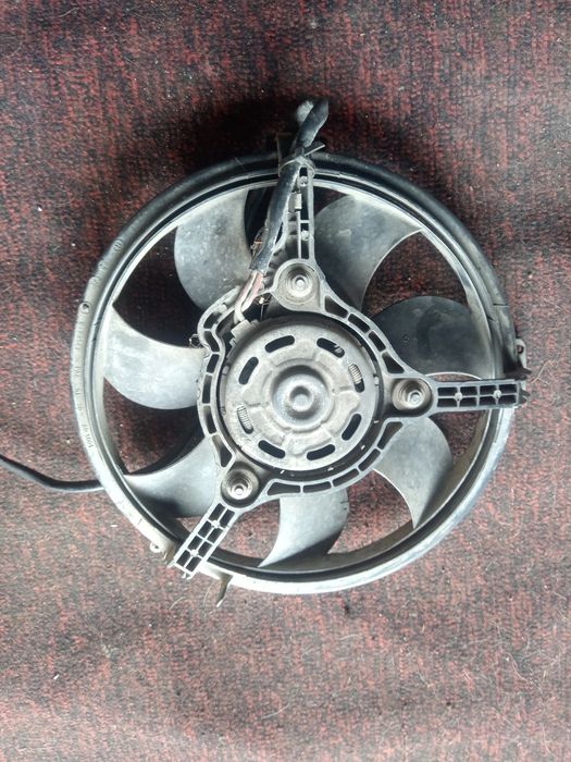 Продам запчасти на ауди а6 с5.