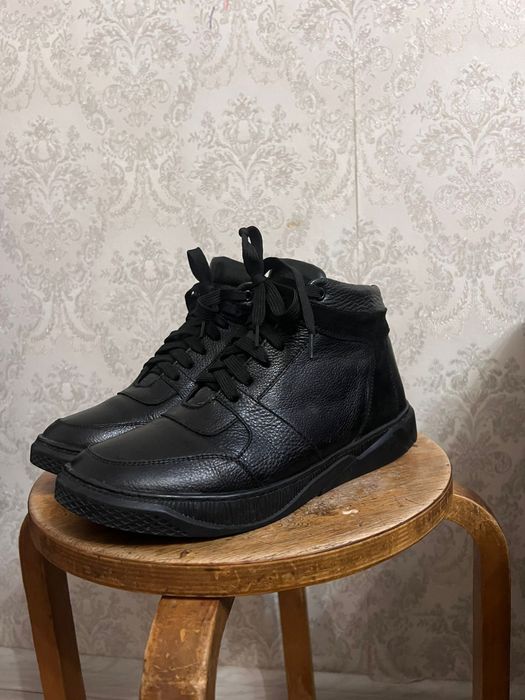 Продам зимнию обувь новая