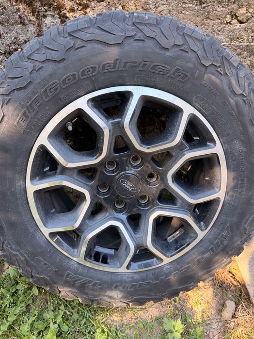 Джанти и гуми за Форд LT255/70/R17 - 6X135