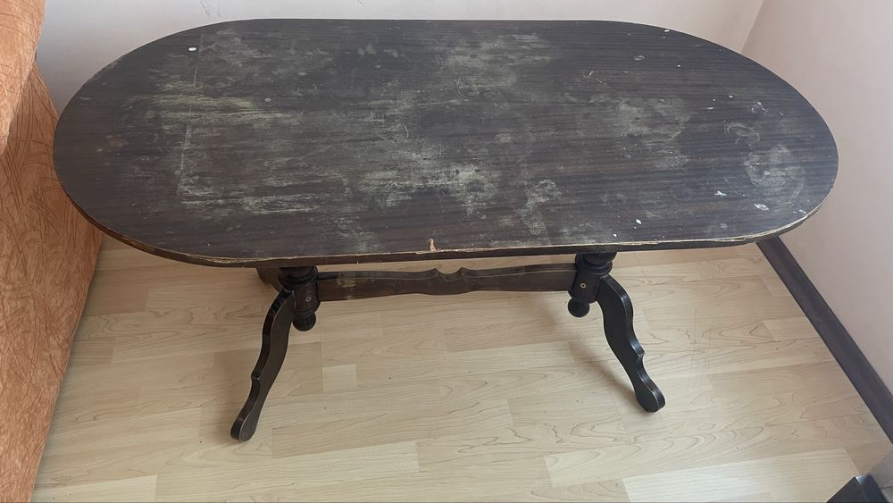 Подарявам маса и два стола