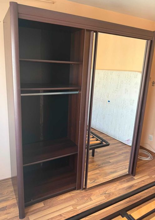 Dressing cu 2 usi si Oglinda; Sifonier cu rafturi si bara umerase; Dulap cu polite