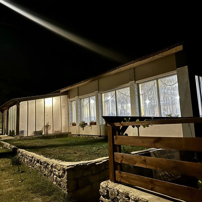 Дава се под наем Заведение в с. Добрина, Област Варна - 569 кв.м за 153 € - Снимка #1