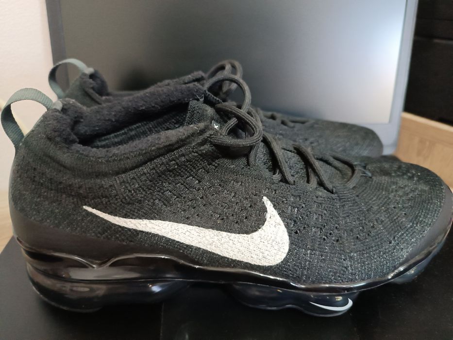 маратонки найк Air Vapormax и тениска Найк