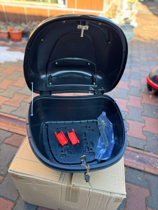 Portbagaj cutie / negru lucios cu cheie