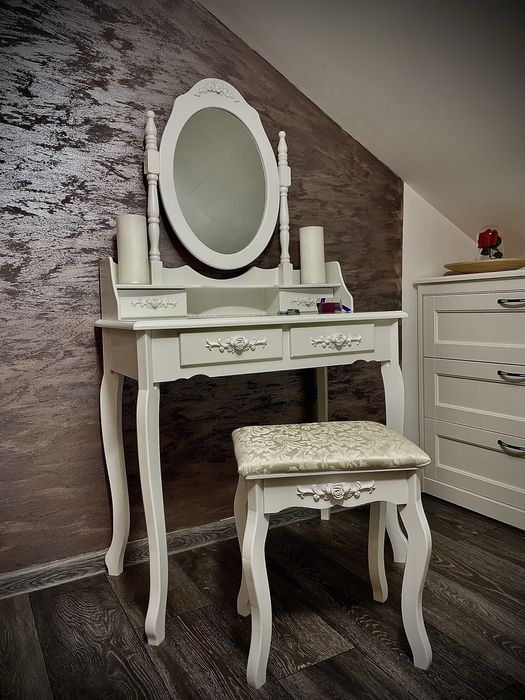 De inchiriat/ Masa de gatit mireasa/ manechine/ masa de machiaj