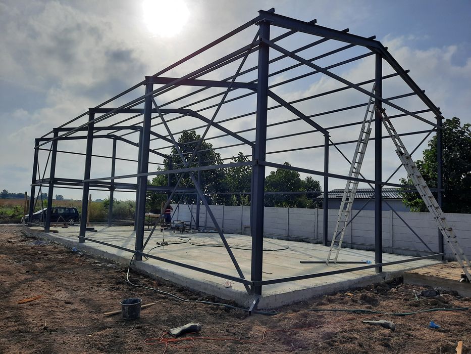 Vand hale metalice si ferme metalice