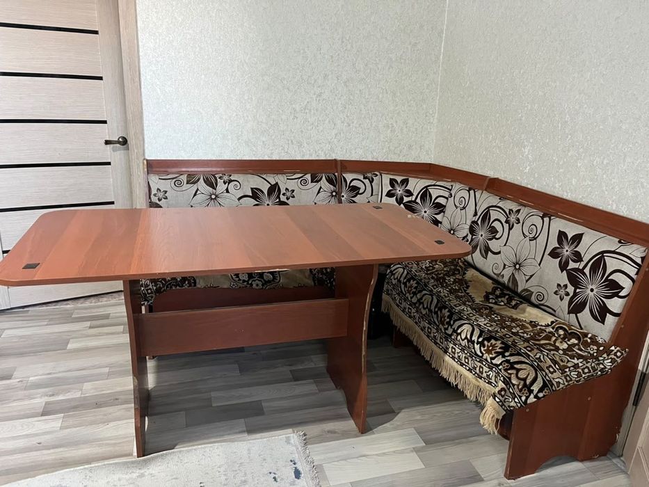 Продам Уголок стол