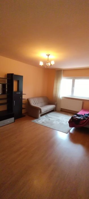 Închiriez ap 2camere etaj 2 decomandat centru