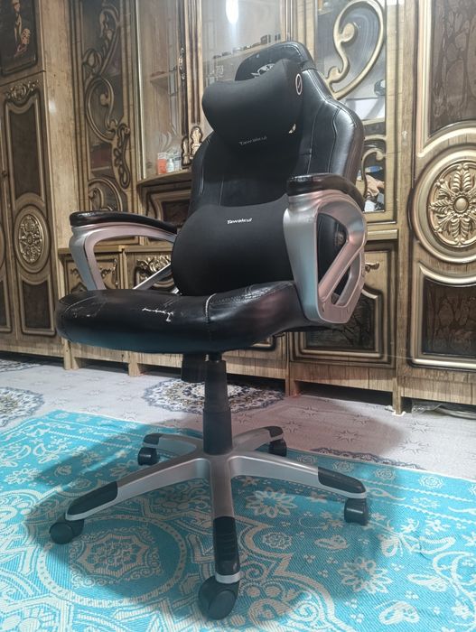 Офис/игровой кресло сотилади