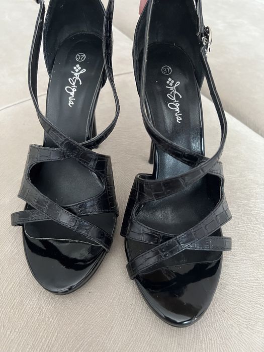 Женские босоножки