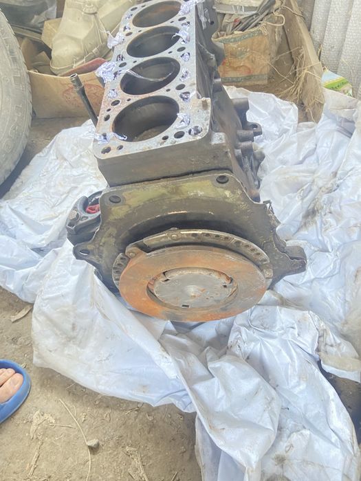 Блок двигателя  от гольф 2-3 1.8 Торг