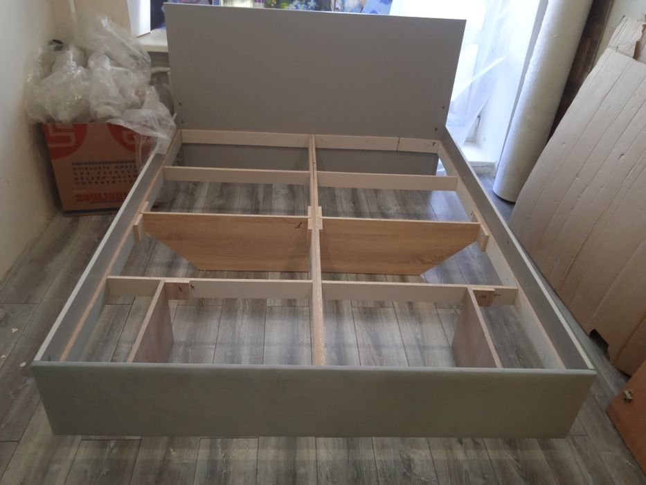 Кровать для спальни