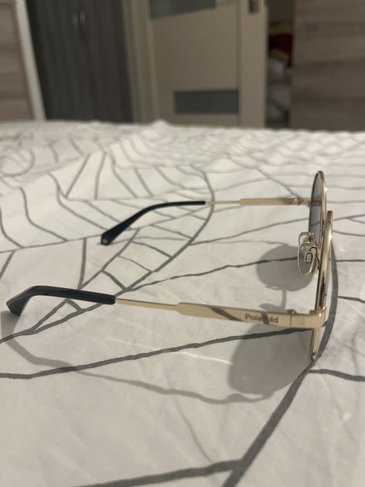 Ochelari de soare Polaroid cu rama metalica aurie