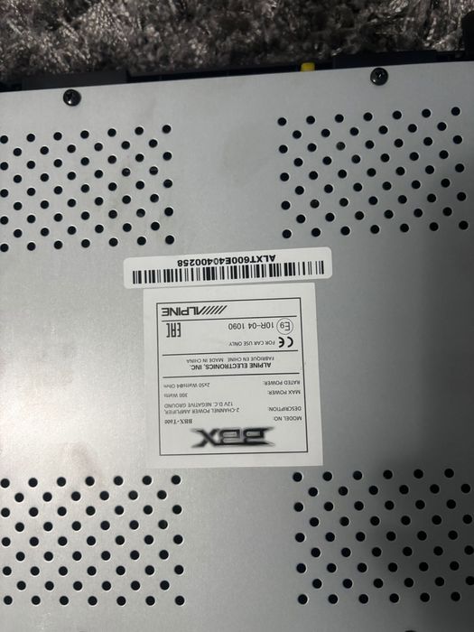 Vand set audio pentru masina - subwoofer, statie, casetofon si cabluri