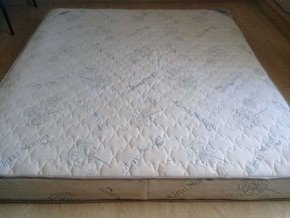 Продам  матрас размер 1,8 м*2 м