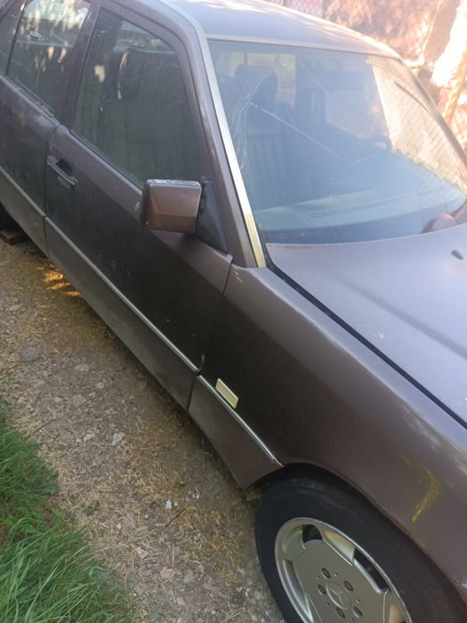 На части Мерцедес 124