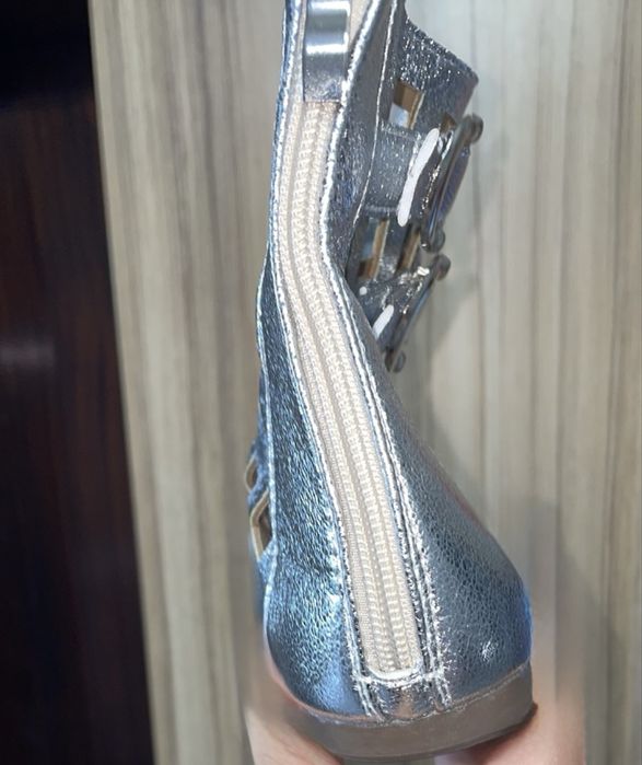 Сребристи Обувки Боти