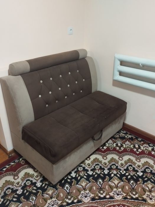 Диванчик маленький