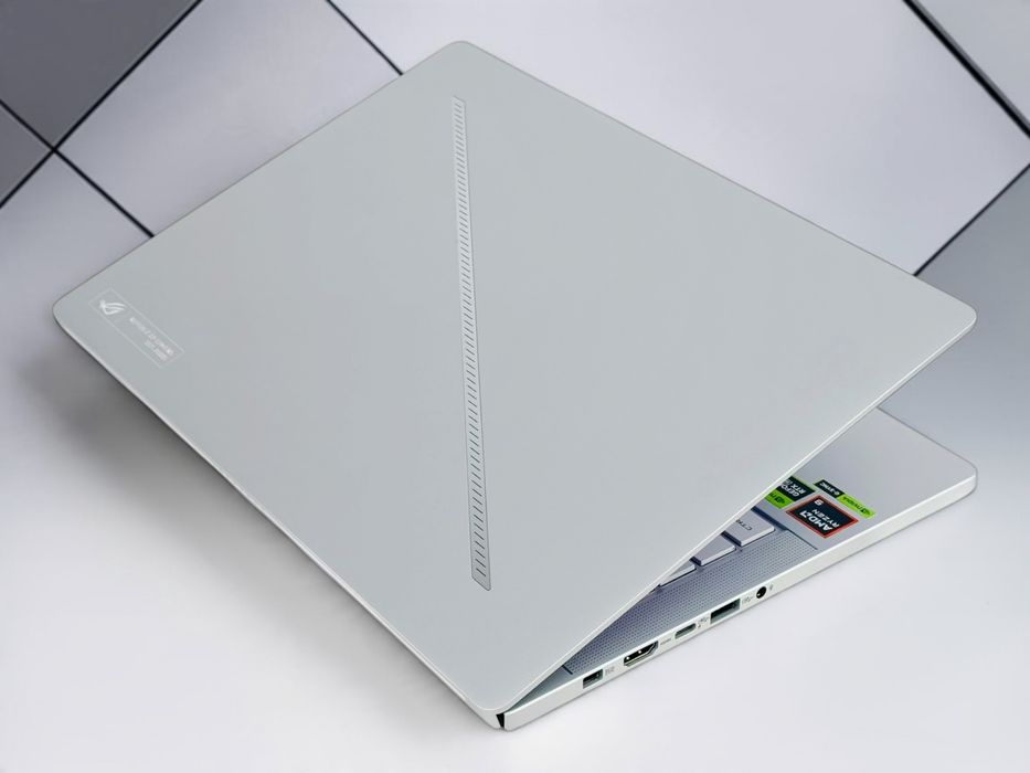 ASUS ROG Zephyrus G14 GA403UM 14" 3K 120Hz OLED 4.0 GHz Ryzen 9 270 RTX 5060 16GB LPDDR5X RAM 1 TB PCIe SSD НОВ! Гаранция!