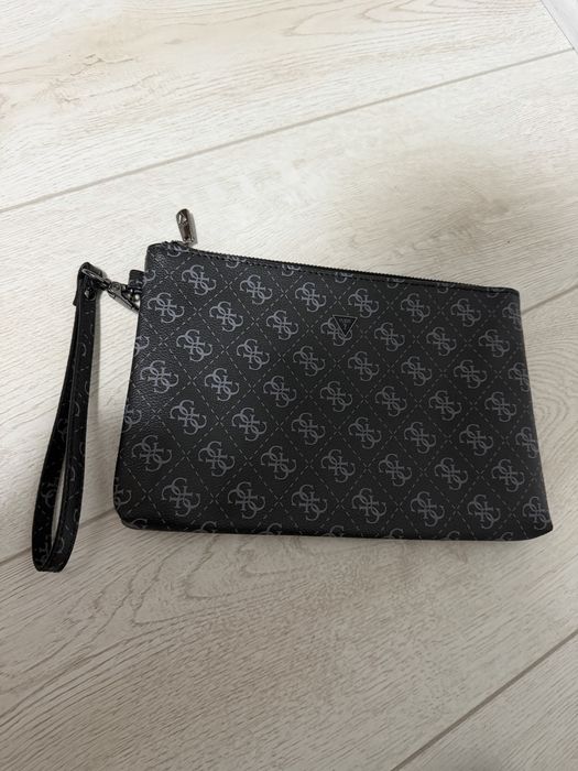 Чанта на Guess