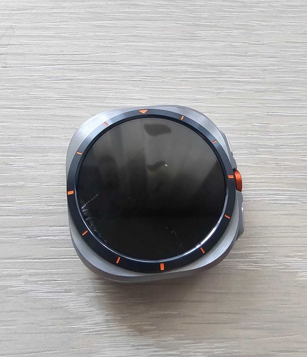 Samsung Galaxy Watch Ultra 2025, 64 GB, eSIM ecranul are o fisură în sticl