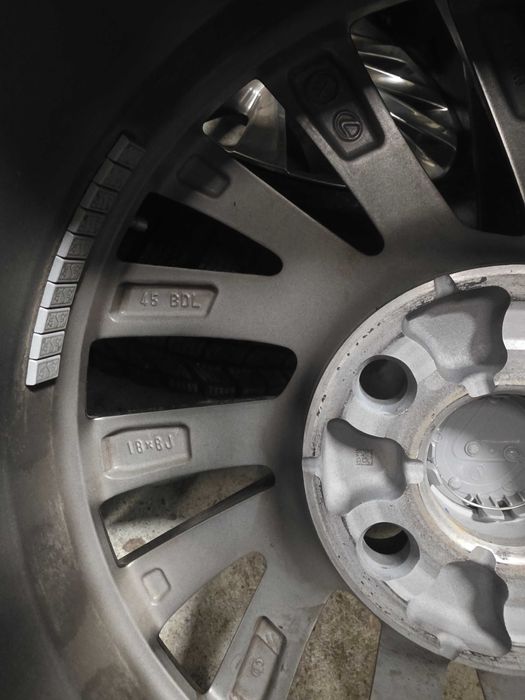 18 цола Оритинални Джанти лексус/Lexus ES VII XZ10 2019 с гуми 235/45R18 Continental Зимни