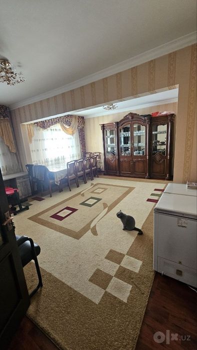 Продается 4/4/4 банковская квартира