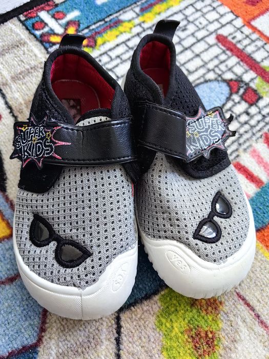 Пантофи и сандали