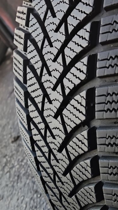 1брой зимна гума 225/55/17 Semperit