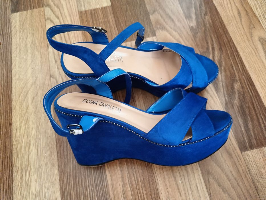 Женские замшевые босоножки