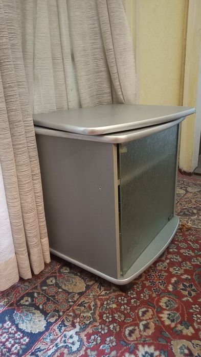 Шкаф за телевизор, помощна масичка