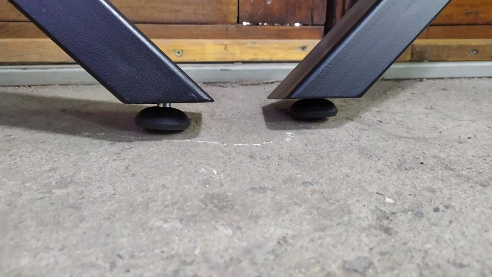 Метални крака за маса