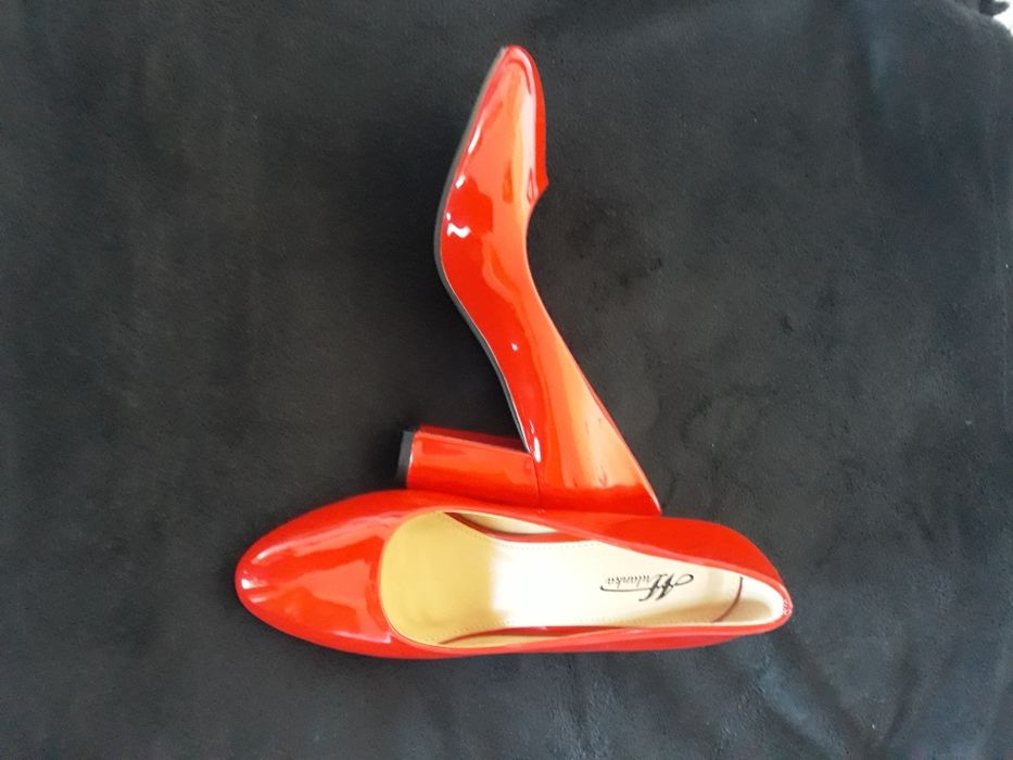 Vand  pantofi noi...nr 38