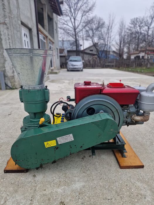 Vând presa de făcut peleți.