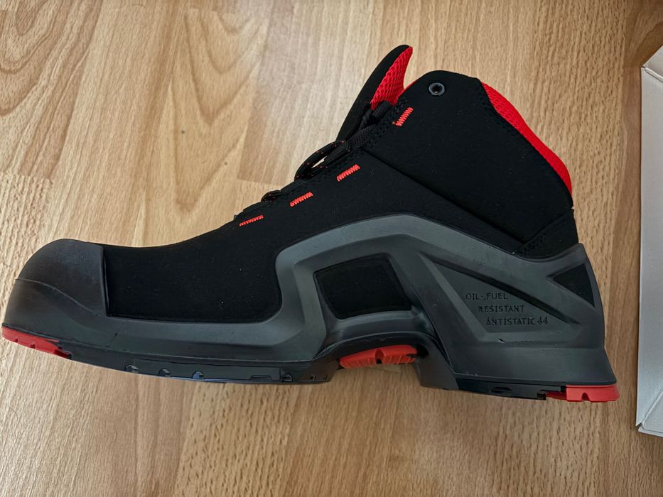 Високи работни обувки UVEX S3