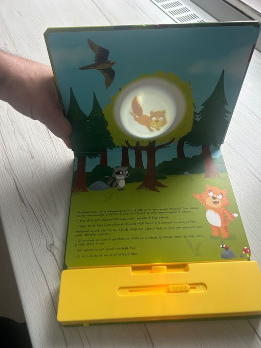 Carti cu puzzle , proiector