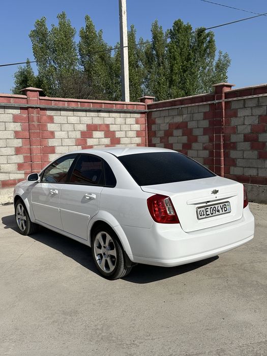 Lasetti avtomobili sotiladi