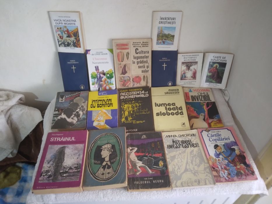 Vând cărți ieftin la 20 de lei bucata