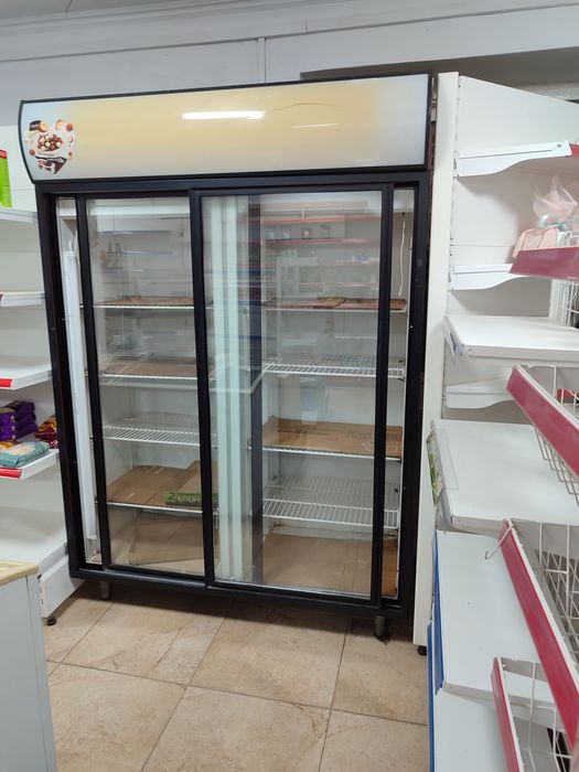 Продам витринный холодильник б/у