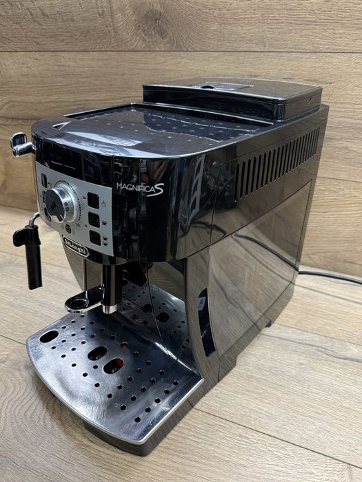 Продавам Кафемашина Delonghi MagnificaS Type:ECAM22.110.B