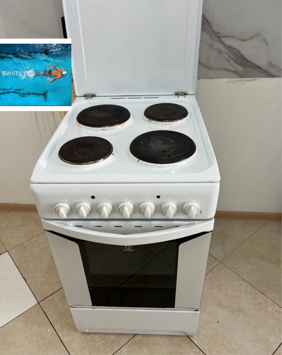 Indesit электрическая плита в хорошем состоянии