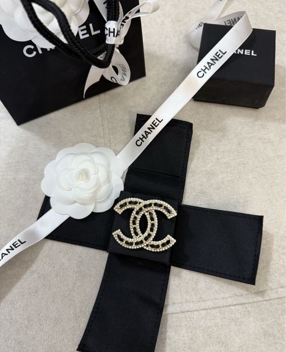 Серьги и брошь шанель с упаковкой